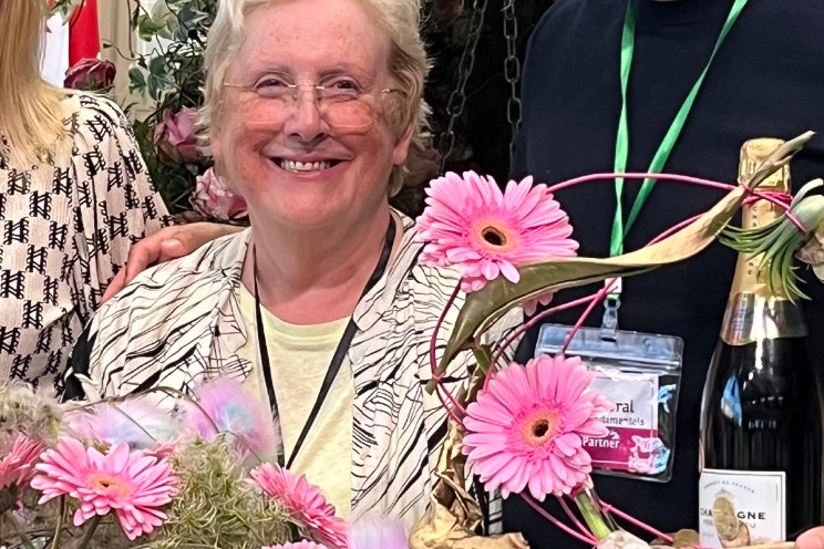 Alison Bradley doopt eigen gerbera tijdens World Cup Alison Bradley doopt eigen gerbera tijdens World Cup