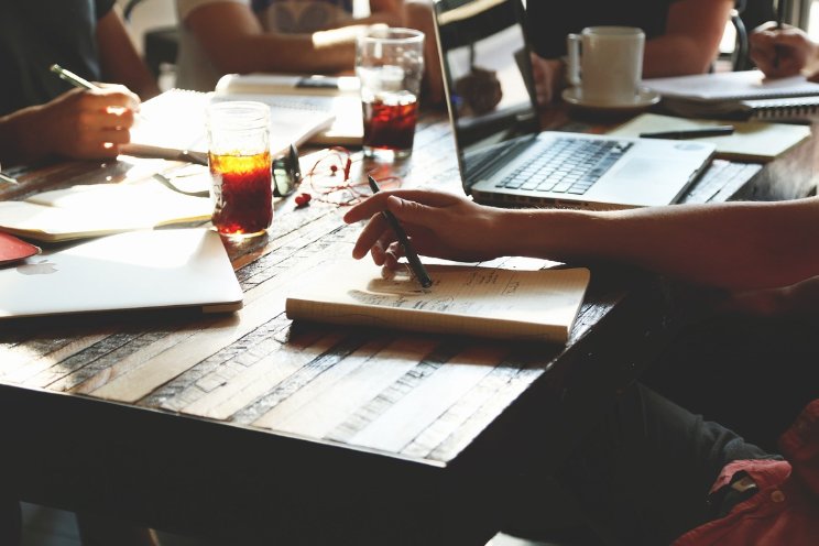 '4 dagen werken, 5 dagen betalen' niet haalbaar '4 dagen werken, 5 dagen betalen' niet haalbaar