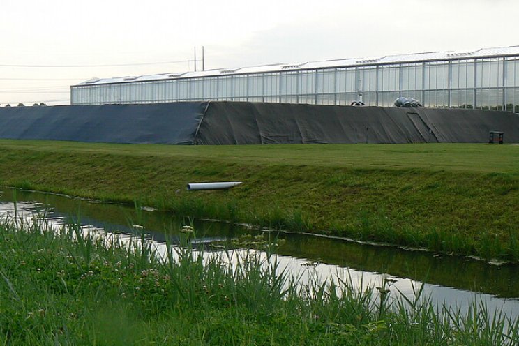 Glastuinbouw op weg naar sluiten waterkringloop Glastuinbouw op weg naar sluiten waterkringloop