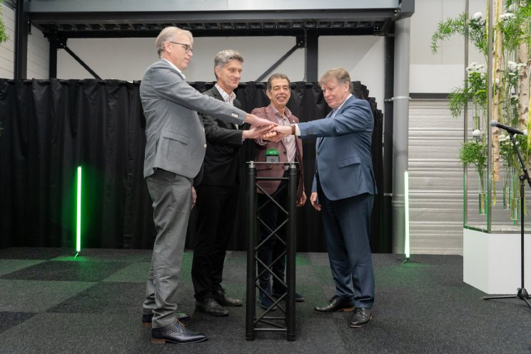 Van der Tak opent nieuwbouw Deliflor Van der Tak opent nieuwbouw Deliflor