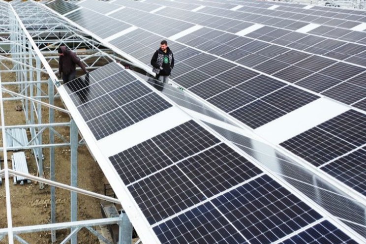 Reguleren zonneparken op kasdek onderzocht Reguleren zonneparken op kasdek onderzocht