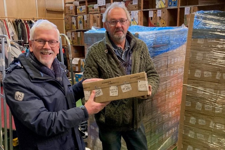 Medewerkers Florensis geven kerstpakket weg Medewerkers Florensis geven kerstpakket weg
