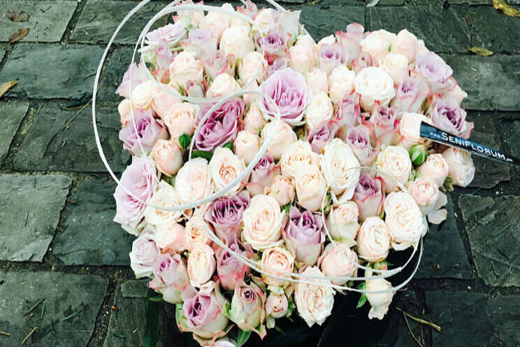 Rozen meest gevraagde bloemen op uitvaart Rozen meest gevraagde bloemen op uitvaart